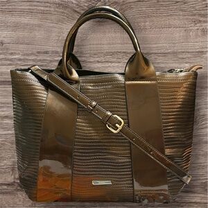 Chrisbella Brown Patent Leather Tote Bag
EUC
16 1/2”X 101/2”